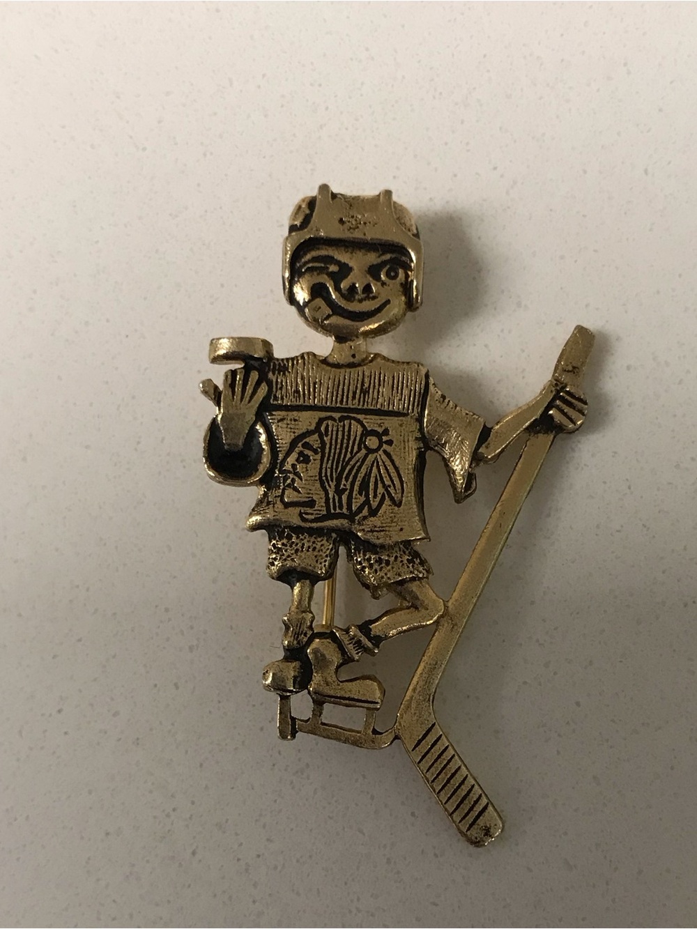Chicago Blackhawks Gold Tone Hockey Player Pin with Black Detailing